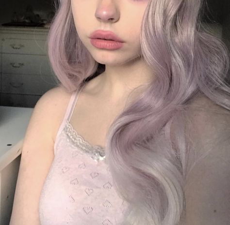 Purple Toned Blonde Hair, Light Purple Hair Aesthetic, Pinkish Purple Hair, Purple Elf, Catrine Demew, Light Purple Hair, High Aesthetic, Lilac Hair, Hair And Makeup Tips