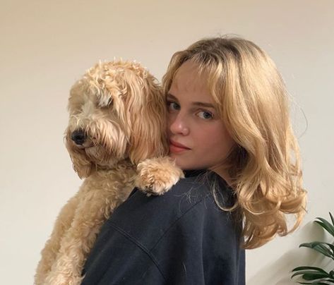 Odessa Young Bio, Height, Weight, Age, Wiki, Facts, Net Worth Odessa Young, Young Aesthetic, Sunday Movies, Best Actress Award, Mothering Sunday, Natural Blonde, Jon Bernthal, Natural Blondes, Elle Magazine