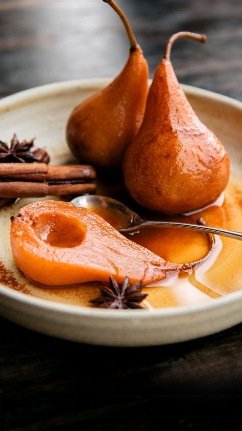 Spiced Poached Breakfast Pears with Star Anise | Gather & Feast - Recipes worth making Pavlova With Lemon Curd, Poached Pears Recipe, Cake With Chocolate Ganache, Pear Dessert, Spiced Fruit, Pavlova Recipe, Spiced Pear, Baked Fruit, Poached Pears