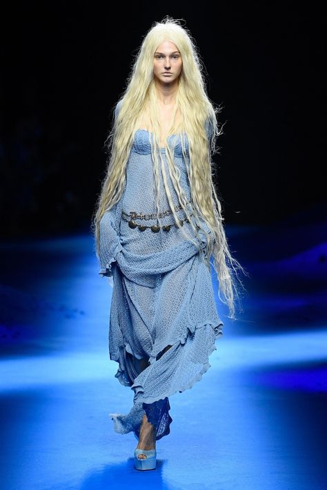 Beauty Looks at Milan Fashion Week Spring 2023 Went Mermaid-Core – WWD Blumarine 2023, Fashion Week Spring 2023, Sirens Fashion, Blumarine Dress, Mermaid Core, Mermaid Pattern, Beauty Looks, Spring Summer 2023, Textiles Fashion