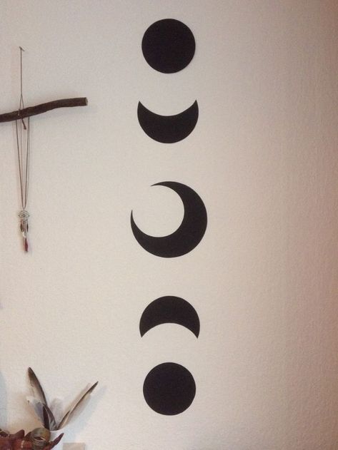 Moon Phases Diy Wall Art, Moon Phases Room Decor, Random Wall Painting Ideas, Phases Of Moon Art, Room Decor Drawings Wall Art Diy, Moon Wall Painting Bedrooms, Moon Wall Decoration, Moon Phases Wall Decor, Moon Phases Drawing Simple