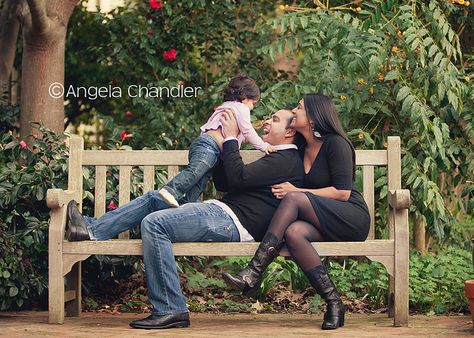 Lovely family photo shoot Family Photo Poses On Bench, Family On Bench Photo, Family Photos With Bench, Family Photos On Bench, Bench Family Photoshoot, Bench Picture Poses, Sitting On A Bench Poses, Bench Poses, Christmas Photography Family