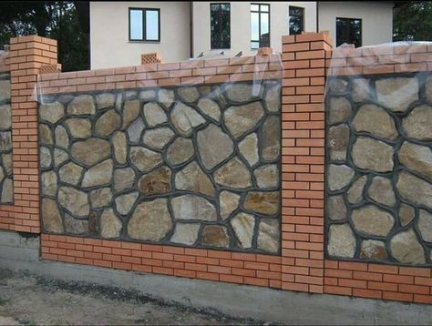 Fence Wall Design, Compound Wall Design, Stone Fence, Stone Wall Design, Natural Fence, Fencing Ideas, Living Fence, Brick Fence, A Brick Wall