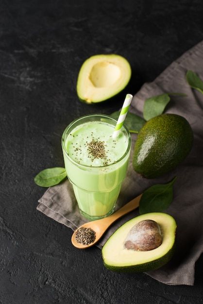 Photo avocado and spinach smoothie in gl... | Premium Photo #Freepik #photo #green-smoothie #detox #healthy-drink #smoothie Spinach Avocado Smoothie, Avocado And Spinach, Smoothie Glass, Clinical Nutritionist, Power Smoothie, Smoothie Detox, Spinach Smoothie, Healthy Drink, Avocado Smoothie