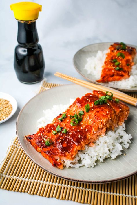 Miso Glazed Salmon Miso Fish, Hawaii Recipes, Miso Glazed Salmon, Fish For Dinner, Honey Glazed Salmon, Miso Salmon, Salmon Glaze Recipes, Miso Glaze, Heart Recipes