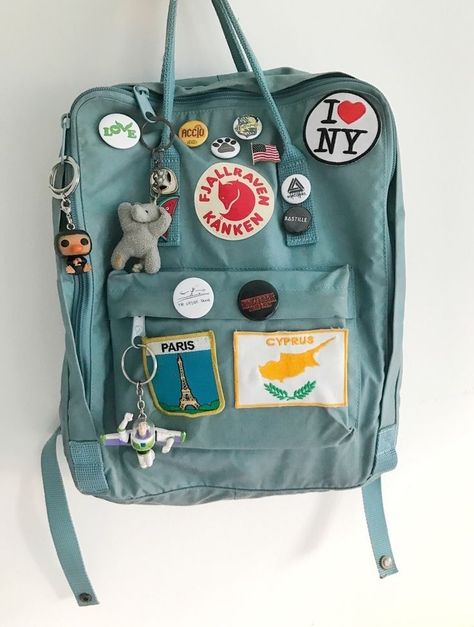 la neta tu solo lee,hize esto por qué casi no veo historias de Halcón… #fanfic # Fanfic # amreading # books # wattpad Kanken Mini, Fjällräven Kånken, Aesthetic Backpack, Backpack Decoration, What In My Bag, Cute Backpacks, Cute Bags, Mode Vintage, Kanken Backpack