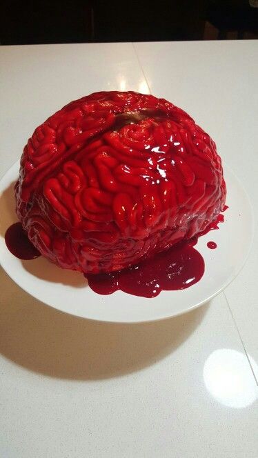 Birthday cake in the form of a brain for a "Fear Factor" party of a 10 year old girl. Fear Factor Party, Brain Cake, Fear Factor, 12th Birthday, Halloween Cakes, 13th Birthday, Halloween Recipes, Year Old, Cake Decorating