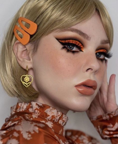 Neon Orange Makeup Looks, Kaleidoscope Photoshoot, Orange Lip Makeup, Neon Orange Makeup, Makeup Looks Orange, Orange Makeup Looks, 70s Eye Makeup, 70’s Makeup, 70s Inspired Makeup