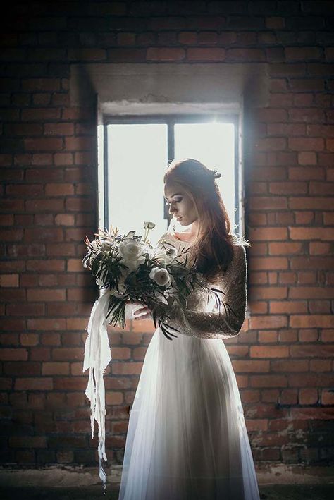 Industrial Wedding Dress, Urban Wedding Dress, Industrial Wedding Style, Romantic Bridal Bouquet, Wedding Urban, Industrial Wedding Inspiration, Luxury Industrial, Wedding Fayre, Modern Wedding Flowers