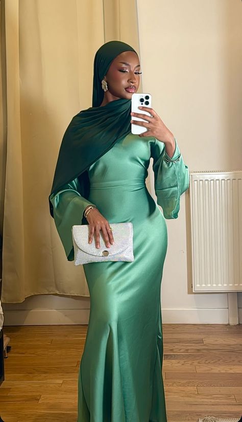 Turquoise Hijab Outfit, Hijabi Green Dress, Hijabi Corset Outfit, Hijabi Date Night Outfit, Hijabi Birthday Outfit, Eid Inspo Outfits, Modest Prom Dresses Muslim, Green Modest Dress, Modest Party Dresses