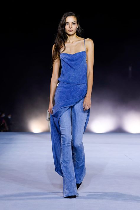 Dress Over Pants, Diy Fashion Projects, Balmain Paris, Fashion Show Images, Pierre Balmain, Cindy Crawford, Live Fashion, Denim Details, French Fashion