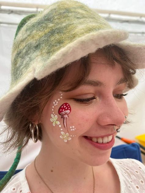 Face Paint Mushroom, Earth Day Face Paint, Boy Face Paint Ideas, Facepainting Ideas Aesthetic, Facepainting Ideas For Women, Mushroom Face Paint, Face Paint Aesthetic, Face Paint Ideas Aesthetic, Small Face Painting Ideas