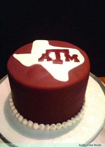 Aggie Graduation Party, Classic Vanilla Cake, Texas A And M, A And M, Cake Studio, Graduation Cake, Graduation Cakes, Vanilla Buttercream, Texas A&m