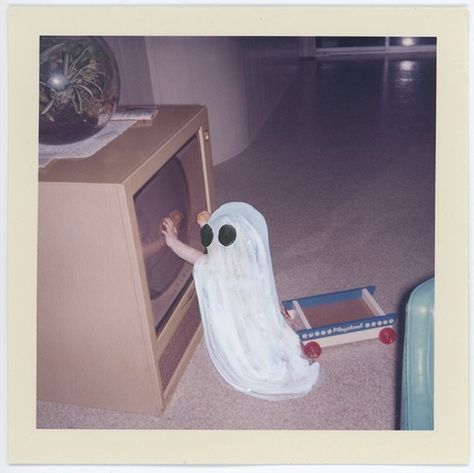 Phoebe Ghost, Angela Deane, Drawing On Photos, Art For The Bathroom, Ghost Aesthetic, I Know The End, Ghost Family, Song Aesthetic, Paintings Modern Art