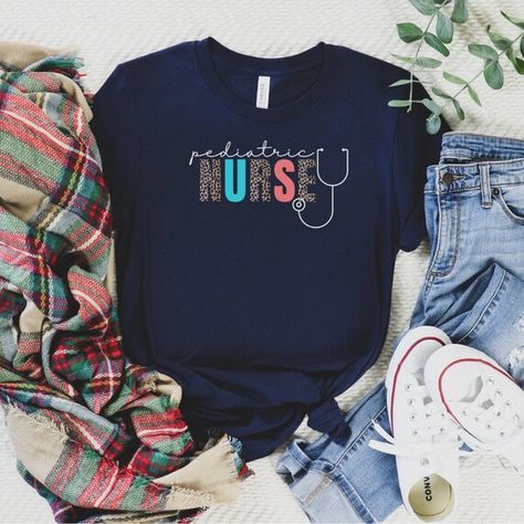 Shirt Doodle, Peds Nurse, Nursing Shirt, Nurse Shirts, Nurse Design, Pediatric Nurse, Emergency Nursing, Nurse Love, Cute Nurse