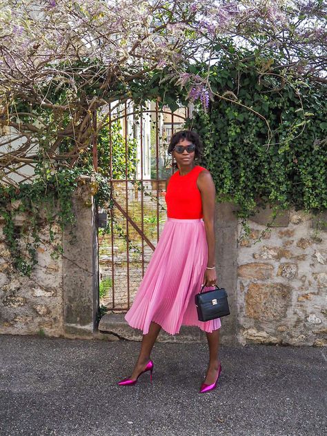 Pink And Red Outfit, Pink Midi Skirt Outfit, Pink Pleated Skirt Outfit, Pink Skirt Outfits, Convention Outfits, Red Pleated Skirt, Pink Midi Skirt, Pink Pleated Skirt, Pleated Skirt Outfit