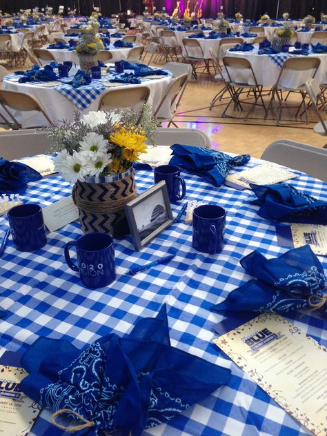 Blue buffalo check theme for BBQ dinner complete with western touches like blue bandannas used as napkins and cans decorated with burlap holding fresh flowers. Burlap Table Settings, Fundraiser Centerpieces, Ffa Banquet, Gingham Wedding, Country Western Parties, Country Bbq, Bbq Party Decorations, Team Appreciation, Bbq Platter