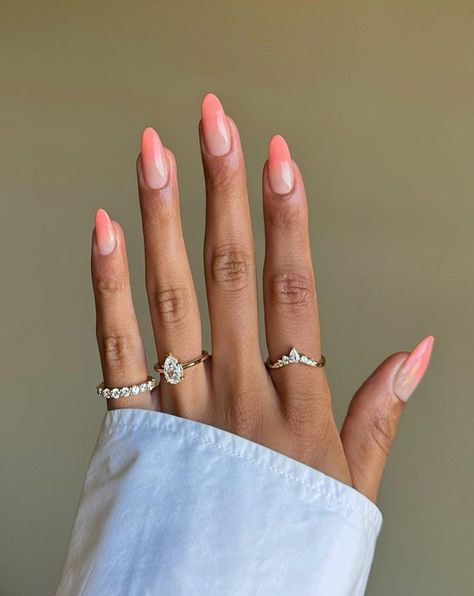 Peach and coral nails are the most beautiful nail colors for spring and summer. Plus, will feel happy every time you look at your nails! Beautiful Nail Colors, Nail Colors For Spring, Coral Pink Nails, Occasion Nails, Cute Pink Nails, Color Changing Nails, Colors For Spring, Lilac Nails, Peach Nails