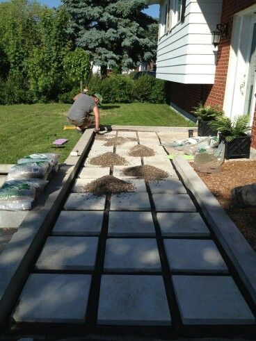 Patio Flagstone, New Patio Ideas, Design Per Patio, Budget Landscaping, Large Backyard Landscaping, Koti Diy, Concrete Patios, Front Walkway, Front Patio