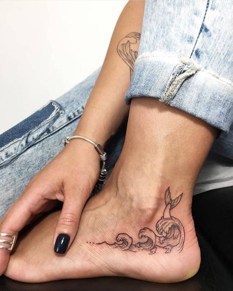 Tattoo Trend, Disney Tattoo, Geniale Tattoos, Mermaid Tattoo, Mermaid Tattoos, Waves Tattoo, Tattoo Life, Foot Tattoo, Trendy Tattoos