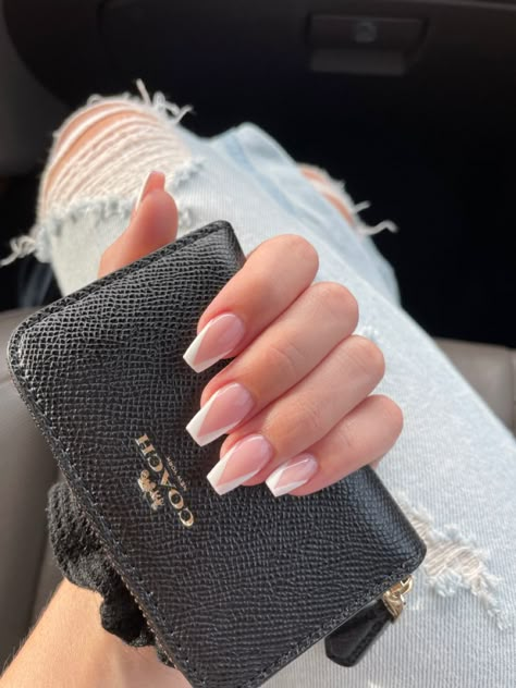 wallet acrylic nails white coffin v White Tip Acrylic Nails, Hoco Nails, White Gel Nails, White Tip Nails, White Coffin Nails, White Acrylic Nails, Basic Nails, Simple Acrylic Nails, Soft Nails