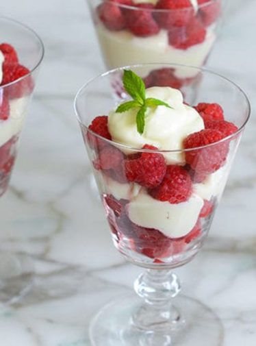 12 Berry-licious Berry Recipes For Summer From blueberry muffins to creamy parfaits, these berry recipes will take your love of berries to new heights. Easy French Recipes, Passover Desserts, Once Upon A Chef, Tapioca Pudding, Elegant Desserts, Strawberry Lemon, Berries Recipes, Dessert Cups, A Chef