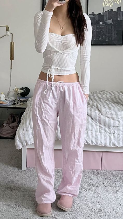 Fit Inspo For School Outfits Spring, Marie Core, Linen White Pants, Lazy Day Outfit, Linen Summer, Model Outfits, Pink Fits, Weekly Outfits, Linen White