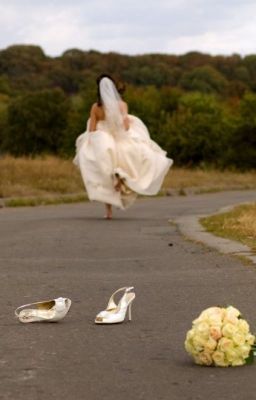 The Runaway Bride... #wattpad #fanfiction Runaway Bride, Bride Photoshoot, Amy Pond, Engagement Inspo, Big Love, Bridal Portraits, Styled Shoot, The Wind, Fine Art Photography