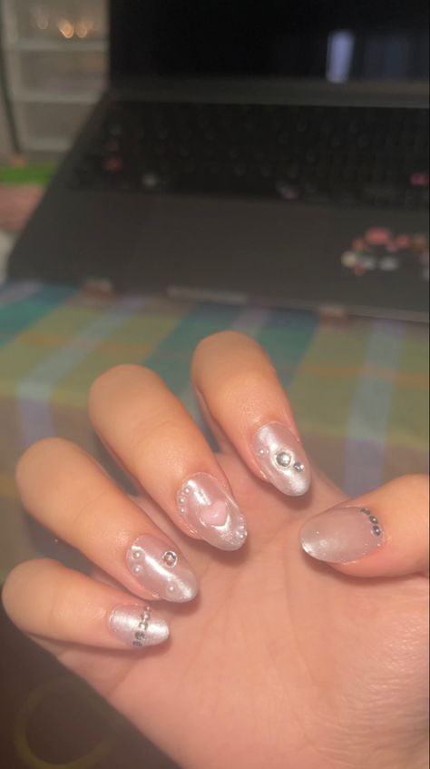 Silver Douyin Nails, Short Douyin Nail, Douyin Nails Short, Silver Nails Chrome, Acubi Nails, Nails Douyin, Douyin Nails, Nails Coquette, Coquette Nails