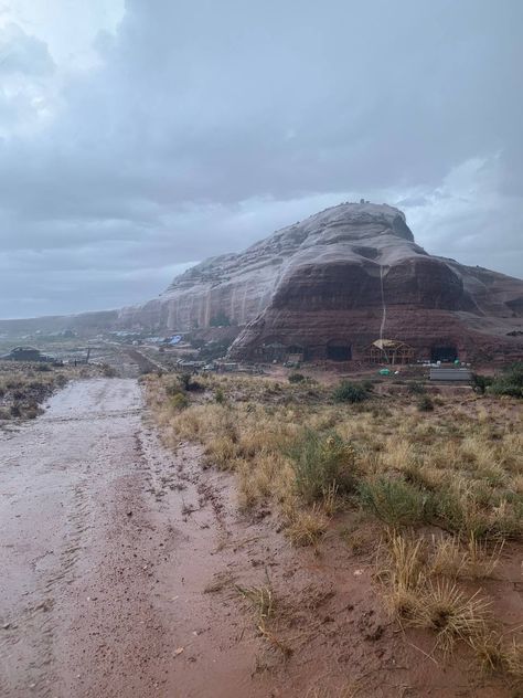 Walking through the desert as it rains, may be the most peaceful thing🤍 Desert Rain Aesthetic, Rain In Desert, Rain In The Desert, Space Environment, Desert Rain, Famous Guitarists, Rain Shadow, Red Witch, Environment Reference