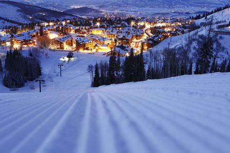 Deer Valley Ski Resort in Utah!! Beautiful at night! Deer Valley Utah, Deer Valley Resort, Utah Skiing, Ski Slope, Deer Valley, Park City Utah, Miyagi, Snow Skiing, Ski Trip