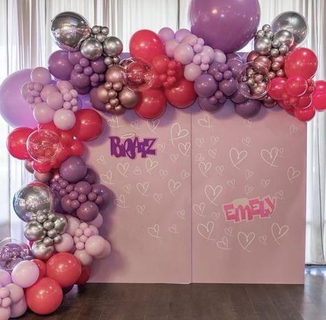 Brat Vs Barbie Party, Bratz Balloon Garland, Bratz Themed Bachelorette Party, Bratz Birthday Party Ideas 21, Baby Bratz Birthday Party Ideas, Y2k Centerpieces, Bratz Baby Shower Ideas, Brats Party Ideas, Bratz Bachelorette