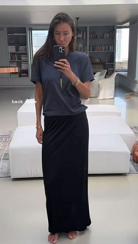 Julia Pelipas, Julie Pelipas, Everyday Uniform, My Vibe, Travel Outfit, Nice Tops, Personal Style, Midi Skirt, Fashion Inspo