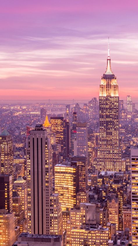 Pink And Purple City Aesthetic, New York City Pink Aesthetic, Cute City Wallpapers, New York Pink Wallpaper, Nyc Pink Aesthetic, Cute City Pictures, New York Pink Aesthetic, Pink Nyc Aesthetic, City Scape Aesthetic