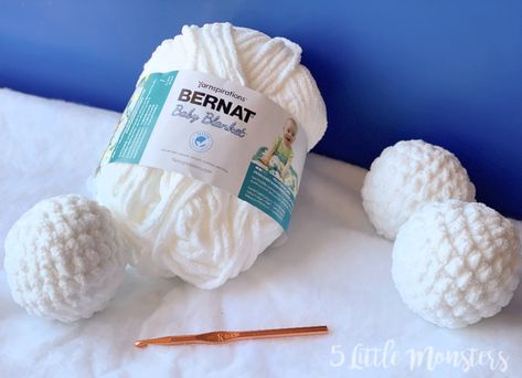 5 Little Monsters: Crocheted Snowballs Snowball Crochet Pattern, Crochet Snowballs Free Pattern, Crochet Snowball Pattern, Crochet Snowballs, Pom Pom Snowballs, Crochet Snow Balls, Knit Snowballs, Crocheted Snowballs, Crochet Indoor Snowballs