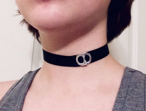 Diy Ribbon Choker, Handmade Adjustable Choker For Alternative Fashion, Diy Goth Choker, Diy Chockers, Diy Ribbon Choker Necklace, Can Tab Choker, Soda Can Bracelet, Diy Choker Necklace, Soda Tab Crafts