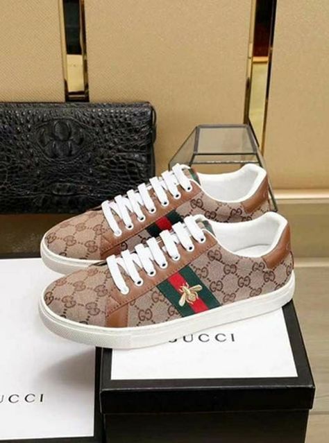 Gucci Jacket Mens, Gucci Men Shoes Sneakers, Luxury Sneakers Men, Tenis Gucci, Smart Fashion, Gucci Jacket, Gucci Brand, Shoes Sneakers Jordans, Ladies Sandals