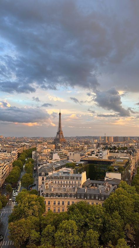 Effiel Tower Aesthetic, Cloudy Paris, Tower Aesthetic, Aesthetic Paris, Summer Sunset, In My Dreams, On Vacation, Go On, Places To Go