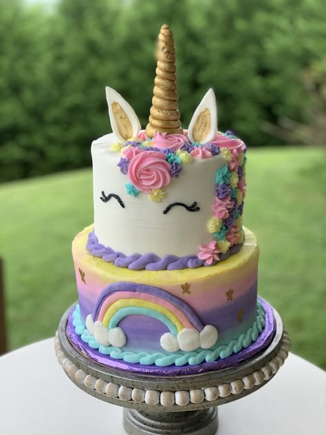 Rainbow Cake With Unicorn, Large Unicorn Cake, Unicorn Birthday Party Cake Rainbow Cupcakes, Rainbow Cake Unicorn, Unicorn Cakes Ideas, Unicorn Cake Aesthetic, Cute Unicorn Cake Birthday, Unicorn Cake 4th Birthday, Unicorn Cake Rainbow