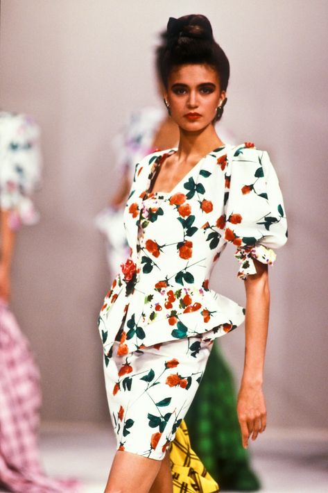 the original supermodels Shower Shoot, Emmanuel Ungaro, Old Runway, Original Supermodels, Emanuel Ungaro, Vintage Runway, 1980s Fashion, Vintage Couture, Vintage Inspiration