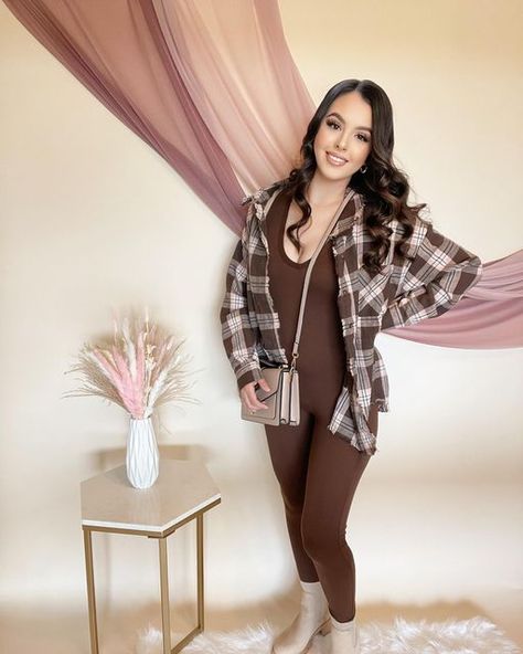 Jumpsuit With Flannel, Brown Jumpsuit Outfit, Brown Jumpsuit, Brown Flannel, Brown Jumpsuits, Jumpsuit Fall, Fall Ootd, Jumpsuit Fitted, Ootd Fall