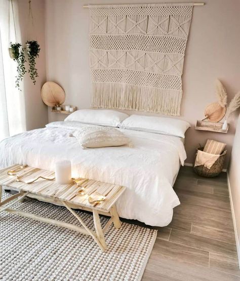 The Top 54 Boho Bedroom Ideas - Interior Home and Design - Next Luxury Boho Minimalist Bedroom, Asian Inspired Bedroom, Zen Bedroom Ideas, Cozy Boho Bedroom, Japanese Bedroom, Bedroom Inspirations Minimalist, Aesthetic Bedroom Ideas, Boho Bedroom Ideas, Zen Bedroom