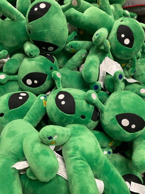 Aliens Guy, Alien Plush, Alien Aesthetic, Cute Alien, Cute Bedroom Decor, Kid Rock, Cute Stuffed Animals, Silly Pictures, Cute Plush