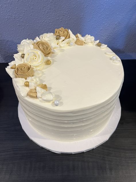 White And Gold Anniversary Decorations, 50th Anniversary Cake Ideas Simple, White And Gold Anniversary Cake, 50th Anniversary Cakes Gold, White And Gold Cake Ideas, White And Golden Cake, 50th Wedding Anniversary Cakes Gold, 50th Anniversary Cake Ideas, White And Gold Birthday Cake