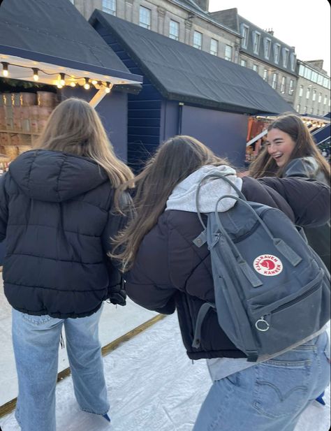 Fjallraven Kanken Backpack Outfit, Grey Kanken, Fjallraven Kanken Outfit, Kanken Backpack Outfit, Uni Backpack, Kanken Aesthetic, Kanken Sling, Uni Bag, Backpack Fjallraven