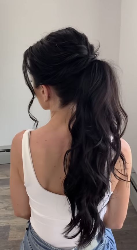 Curled Ponytail Hairstyles, Hair Big Forehead, Bridesmaid Ponytail, Wedding Ponytail Hairstyles, Fancy Ponytail, Bridal Ponytail, Wedding Hair Brunette, Wedding Ponytail, Event Hairstyles