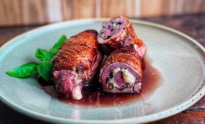 Holiday Menu Ideas, Duck Breast Recipe, Roulade Recipe, Smoked Mozzarella, Duck Recipe, Muscovy Duck, Meat Rolls, Fall Menu, Duck Breast