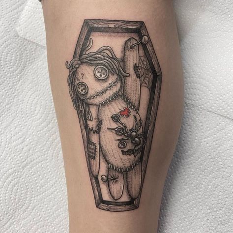 Tattoo Drawing Ideas, Voodoo Doll Tattoo, Voodoo Tattoo, Belle Tattoo, Remembrance Tattoos, Doll Tattoo, Tattoo Outline Drawing, Inspiration Tattoo, Creepy Tattoos