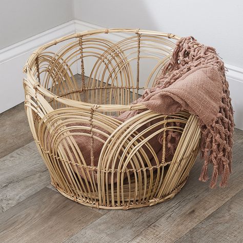 Throw blanket basket