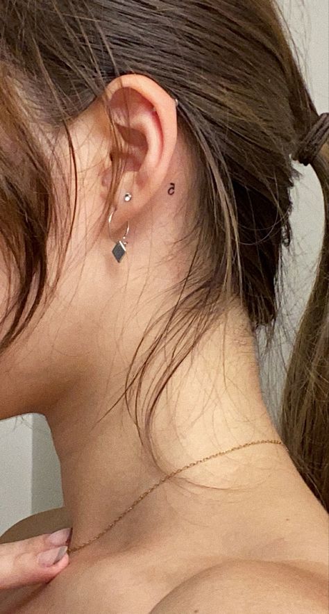 Minimalist Kiss Tattoo, Small Number Tattoo Behind Ear, Number Tattoos Behind The Ear, Behind Ear Fine Line Tattoo, Horseshoe Tattoo Behind Ear, Tattoo Behind Ear Number, Behind The Ear Letter Tattoo, Small Letter Tattoo Behind Ear, Behind The Ear Number Tattoo